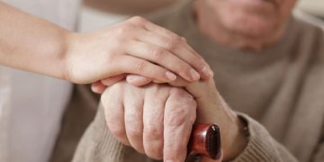 De la invisibilidad al reconocimiento: los Cuidadores Familiares y su papel dentro del Proyecto del Código de las Familias.