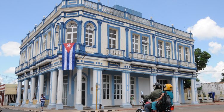 Contiguo al Hotel Campoamor, radica el Buró de Reservaciones, en Calle 27, entre 50 y 52, donde los interesados pueden solicitar alojamiento en cualquiera de las instalaciones