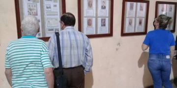 La muestra inaugurada en el museo municipal de San Antonio, pretende estimular el conocimiento sobre la filatelia y la vida del Apóstol