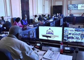 La sesión fue conducida por el presidente de la Asamblea Nacional del Poder Popular (ANPP), Esteban Lazo Hernández, y contó con la participación del Primer Ministro, Manuel Marrero Cruz. También asistieron autoridades nacionales, provinciales y municipales. Foto: Antonio Hernández Mena/ANPP.