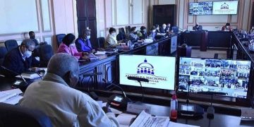 La sesión fue conducida por el presidente de la Asamblea Nacional del Poder Popular (ANPP), Esteban Lazo Hernández, y contó con la participación del Primer Ministro, Manuel Marrero Cruz. También asistieron autoridades nacionales, provinciales y municipales. Foto: Antonio Hernández Mena/ANPP.