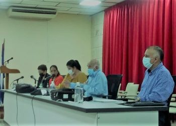 Intercambia Machado Ventura con autoridades de la Salud en Artemisa