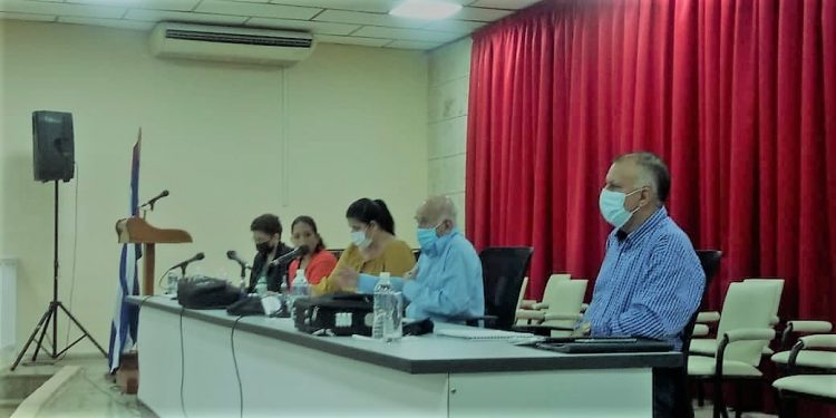 Intercambia Machado Ventura con autoridades de la Salud en Artemisa