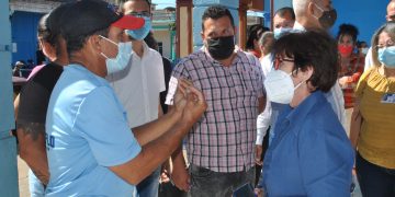 María del Carmen Concepción González, presidenta de la Comisión Permanente de Atención a los Servicios de la Asamblea Nacional del Poder Popular, recorrió este jueves algunos centros del municipio cabecera / Foto: Humberto Lister