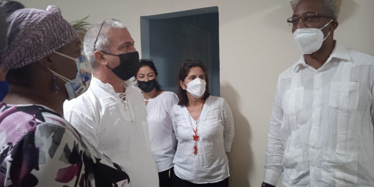 Joel Queipo Ruíz, miembro del secretariado del Comité Central del Partido y jefe de su Departamento Económico, intercambió con los socios de la mipyme Delfín