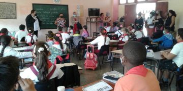 Los visitantes compartieron con pioneros de la escuela José Licourt Domínguez