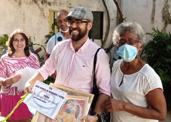 Brady Izquierdo, ganador del Premio al Conjunto de la Obra, del Salón Nacional de Humorismo y Sátira.