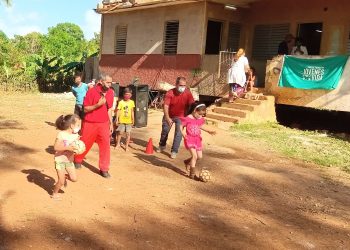 Los niños de Macondo disfrutan de actividades deportivas