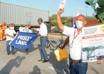 Bandera Proeza Laboral para la Terminal de Contenedores de Mariel / Fotos: Otoniel Márquez