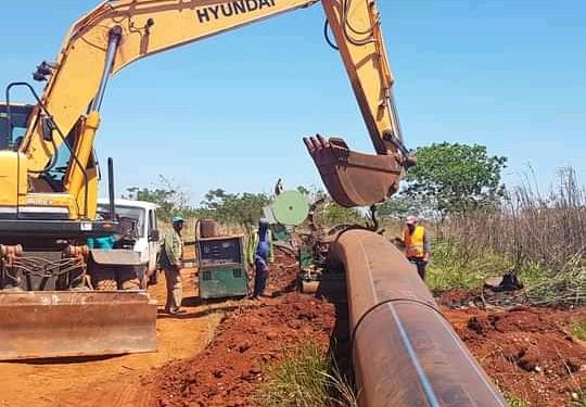 Avanza la conductora de agua potable en San Antonio de los Baños / Foto: Tomada del perfil de Facebook de Bernardo Espinosa