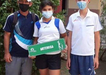 Yoanna y Oscar Darío junto a su entrenador. Foto cortesía de Humberto Camaroti