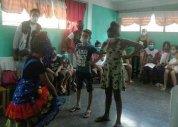 Las payasas animaron la actividad / Foto: Roberto Molina