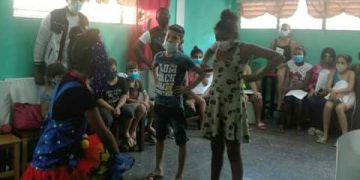 Las payasas animaron la actividad / Foto: Roberto Molina