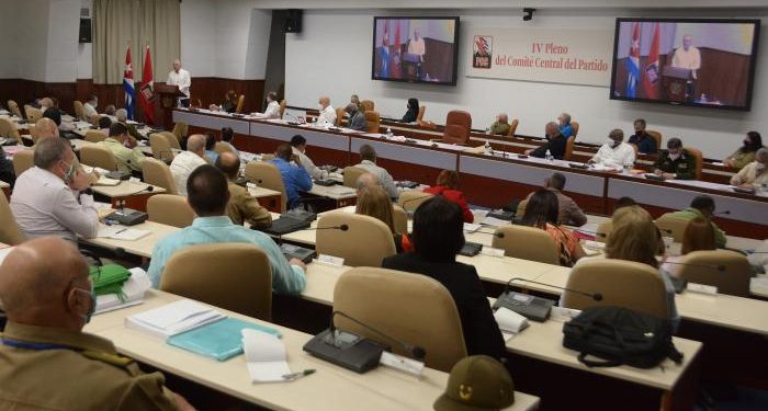 Convocados por la Revolución de Fidel, nos vemos en la Plaza con Raúl y Díaz-Canel