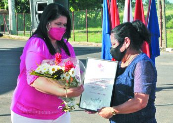 Reconocen a trabajadores del Partido