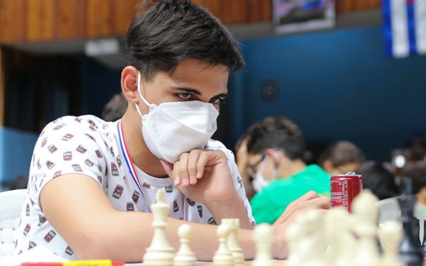 El guanajayense José Alejandro Hernández se alzó con la corona del certamen sub-16 del reciente torneo ajedrecístico internacional Buscando a Capablanca / Foto: JIt