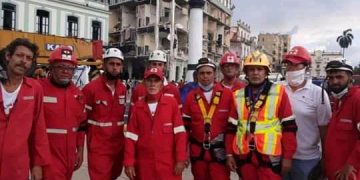 Artemiseños colaboran en rescate y salvamento en hotel Saratoga