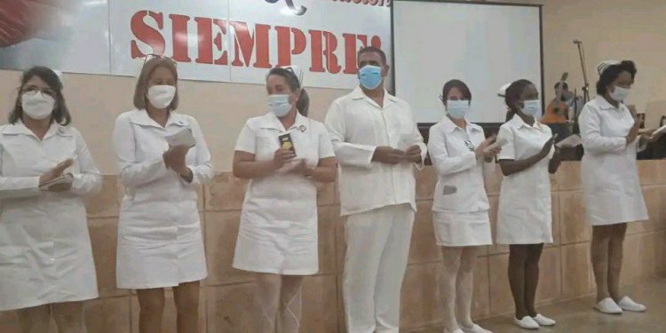 De blanco conquistan la vida