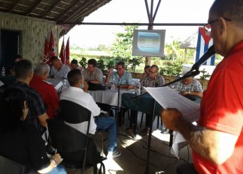 Pablo Valdés expuso los resultados de la zafra en la Empresa Agroindustrial Azucarera 30 de Noviembre