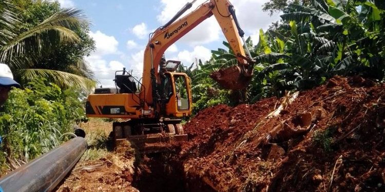 rehabilitación de la conductora de residuales de El Paseo, en Alquízar