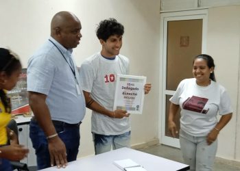 Alejandro García Mojena,(al centro) estudiante de segundo año de derecho en la Universidad de Artemisa, es el Delegado directo al X Congreso de la FEU