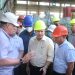 El Presidente cubano con directivos y obreros de la Central Termoeléctrica (CTE) Máximo Gómez, en Mariel / Foto: Otoniel Márquez