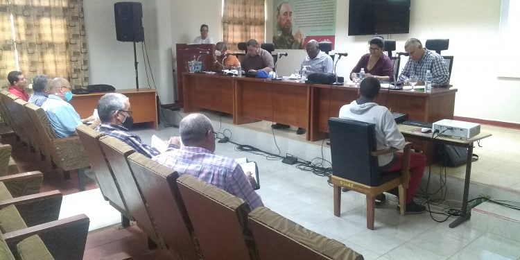 El vicepresidente de la República Salvador Valdés Mesa, intercambió con autoridades políticas, gubernamentales y de la Agricultura del territorio