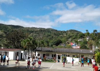 Niños artemiseños de zonas montañosas disfrutan de su derecho a la educación