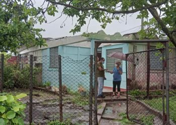 Débil tornado afecta veinte viviendas en Candelaria
