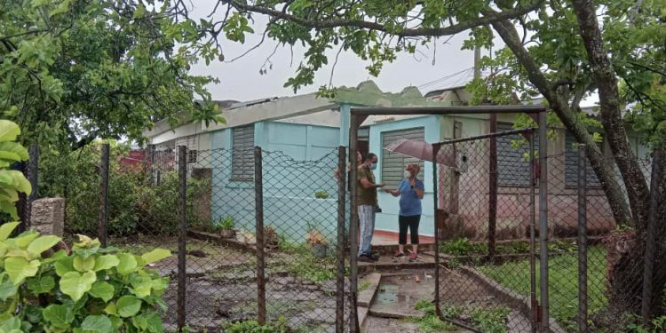 Débil tornado afecta veinte viviendas en Candelaria