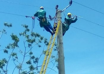 Restablecen paulatinamente servicio eléctrico tras el paso del Ciclón Potencial UNO