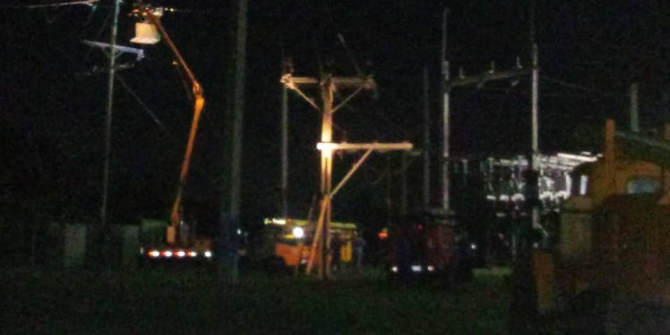 Al reconectar un circuito ocurre un pico de corriente súbita que afecta parámetros del servicio eléctrico y puede causar afectaciones