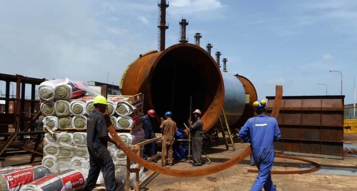 Aquí hay trabajadores que están laborando con exceso de horas, con exceso de intensidad, en condiciones difíciles, como son los trabajadores eléctricos, para garantizar los mantenimientos y que las averías generen la menor afectación, dijo Díaz-Canel. Foto: Germán Veloz Placencia