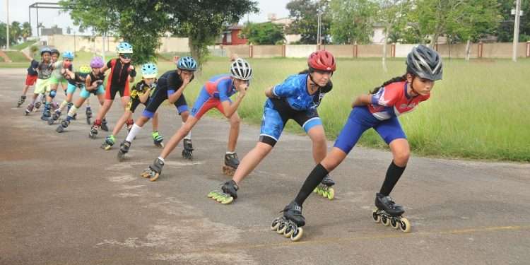 Emely (al frente) comanda a los Cazadores sobre ruedas, espacio donde ha ganado varios amigos / Fotos: Otoniel Márquez