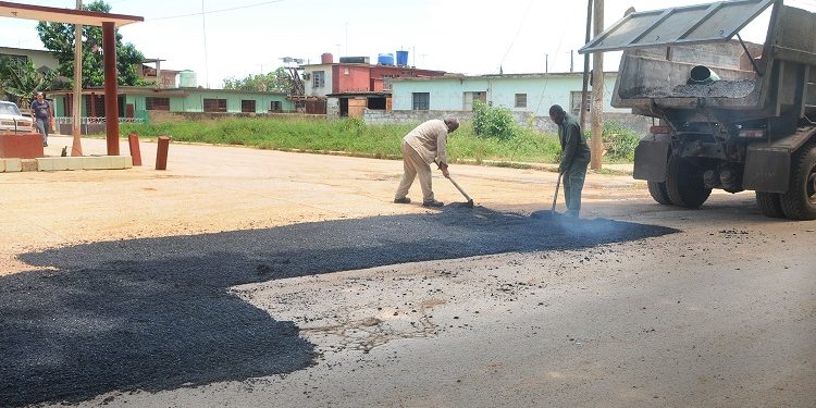 El pasado miércoles comenzó la actividad de bacheo con asfalto caliente en la calle 82
