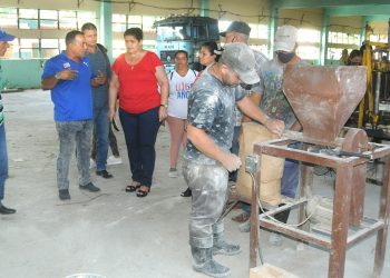 En la Cooperativa No Agropecuaria ASPROCON, la Primera Secretaria del Partido en la provincia se interesó por las condiciones de trabajo y el funcionamiento de la entidad