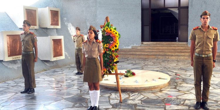 Guardia de honor a nuestros mártires desde su Mausoleo en Artemisa / Fotos: Otoniel Márquez