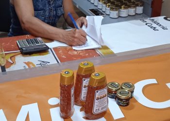 Miel 100 por ciento cubana endulza Caimito