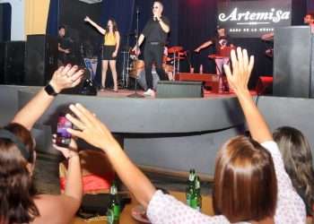 ¿Quién no se identifica con la voz y manera de interpretar de este carismático jovencito?