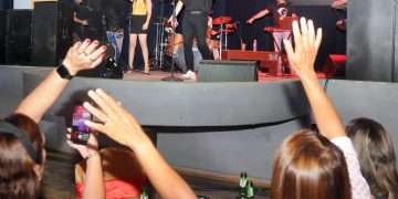 ¿Quién no se identifica con la voz y manera de interpretar de este carismático jovencito?