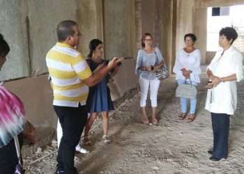 Titular de Educación chequea preparación del curso escolar en centros artemiseños