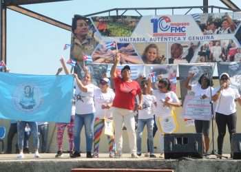 De manos de la Anap y los CDR fueron homenajeadas las federadas, quienes en mínima representación provincial festejaron la fecha / Foto: Otoniel Márquez