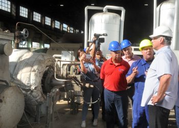 Comprueba Díaz-Canel intenso ajetreo del sector eléctrico
