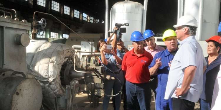 Comprueba Díaz-Canel intenso ajetreo del sector eléctrico