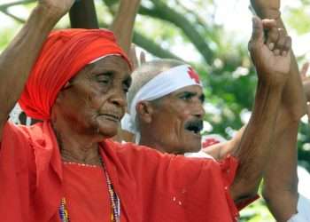 Emelina Clavel, líder de la agrupación músico-danzaria Magino Arará, defiende una tradición que les hace únicos en Cuba / Foto: Otoniel Márquez