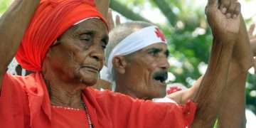 Emelina Clavel, líder de la agrupación músico-danzaria Magino Arará, defiende una tradición que les hace únicos en Cuba / Foto: Otoniel Márquez