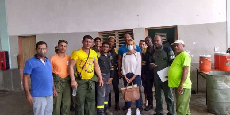 Desde Caimito llega ayuda hasta el comando 1, de la ciudad de Matanza. Foto cortesía de la entrevistada.