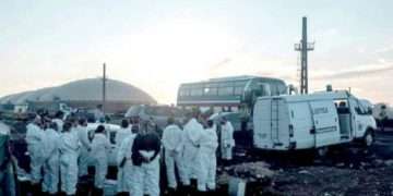 El equipo multidisciplinario no abandonará sus labores hasta evaluar toda el área prevista. Foto: Periódico Girón