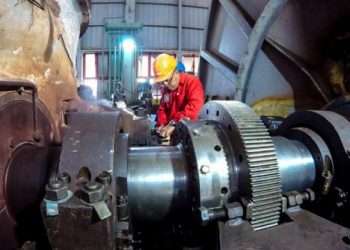 En la industria eléctrica cubana no se ha perdido ni un minuto, no hay desaliento en ninguno de los trabajadores. Foto: ACN