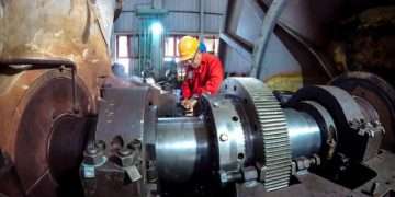 En la industria eléctrica cubana no se ha perdido ni un minuto, no hay desaliento en ninguno de los trabajadores. Foto: ACN